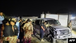 امنیتي ځواکونه د پېښې د ځای معاینه کوی - د سېپټېمبر دویمې نېټې انځور