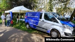 Снимката е правена по време на кампания за промотиране на програмата "500+", която добива голяма популярност в страната.