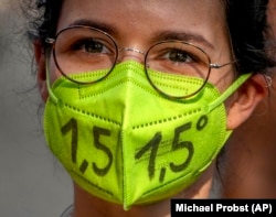 Mii de oameni au participat la proteste împotriva schimbărilor climatice în Frankfurt în luna august. La acea perioadă partidul verde s-a clasat la 19% în sondaje, cu 2% mai mult decât SDP.