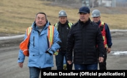 Президент Садыр Жапаров Тенгиз Бөлтүрүк менен Кумтөр кенинде. 15-июнь, 2021-жыл.