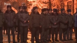 Текебаевдин тарапкерлери УКМКнын алдына чогулду