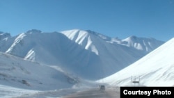 По дороге из Бишкека в Ош. Январь 2015 г.