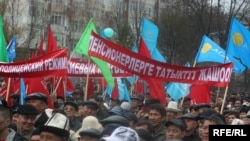 Оппозиция “Бакиевдерсиз шайлоо” деген ураан менен шайлоого баратат