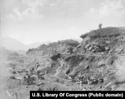 Французские рабочие прокладывают русло канала через Панаму, 1886 год
