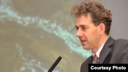 Британский журналист, специалист по Кавказу Фонда Карнеги Томас де Ваал