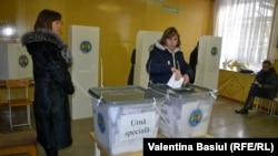 Մոլդովայում երեկ տեղի ունեցան խորհրդարանական ընտրություններ, Վարնիտա ավանի ընտրատեղամաս, 30 հունիսի, 2014թ.