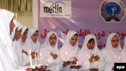 په کندوز کې نجونو د نرسنګ له زده‌ کړو تر فراغت وروسته د مسلک لوړه کوي ـ پخوانی انځور.