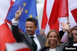 Рафал Тшаскоўскі з жонкай Малгажатай на перадвыбарчым сходзе ў Плоцку