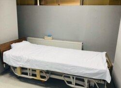 საწოლი კატოს პალატაში.