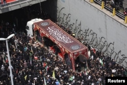 Похороны высших офицеров и специалистов, работавших над ядерной программой Ирана, которые погибли в результате израильских ударов. Тегеран, 28 июня 2025 года