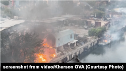 Последствия российского удара по мосту возле микрорайона Остров в Херсоне, август 2025 года