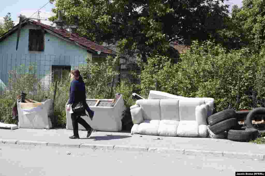 Vera Arnautović, v. d. direktorice KJKP "Rad" je kazala: "Nemamo dovoljno mehanizacije. Naših 47 vozila za odvoz smeća nije bilo registrovano. Morali smo obaviti prvo tehnički pregled, pa ih tek onda registrovati. Zahvaljujući GRAS-u, koji nam je izašao u susret, to smo završili, tako da bi ta vozila uskoro opet mogla biti na ulicama". 