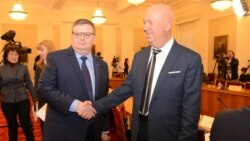Цацаров се ръкува с конкурента му Найденов