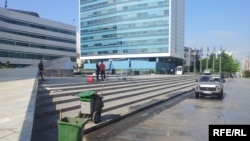 Ispred Parlamenta BiH jutro nakon blokade, 7. jun 2013.