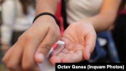 Peste 2,9 milioane de elevi încep cursurile semestrului doi 