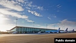 Аеропорт у місті Ольборг на півночі Данії, де також розміщується авіабаза військово-повітряних сил країни, ввечері 24 вересня закрили після появи кількох безпілотників