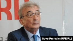 Čedomir Čupić: Primitivan čovek nema znanje, a može da se pristojno ponaša. Šešelj je prostak