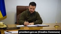 Наразі укази про призначення нових українських послів на сайті президента не опубліковані. 