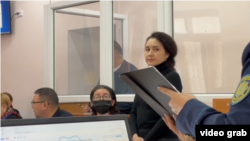 Суд над обвиняемой в попытке заказного убийства Эльвира Еркебаева в Уральске. Скрин с видео