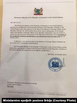 Nota koju je Ivica Dačić delio novinarima u Skupštini Srbije