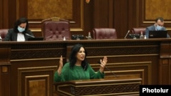 Նաիրա Զոհրաբյան