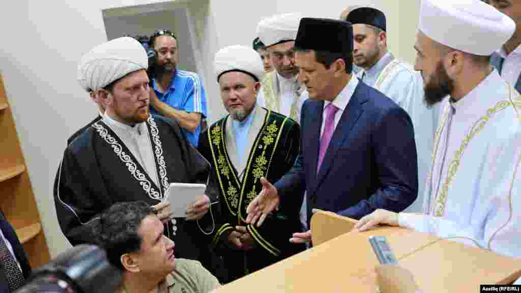 (с)&nbsp;Татарстан мөфтие урынбасары, "Ярдәм" мәчете имамы Илдар хәзрәт&nbsp;Баязитов белән Казан мэры Илсур Метшин 