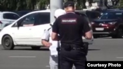 Фото с антивоенного пикета Муриханова