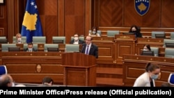 Kryeministri Hoti, gjatë një adresimi në Kuvendin e Kosovës. 