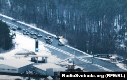 Російська військова техніка на Житомирській трасі, березень 2022 року