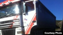 Армения -- Обстрелянный российский грузовик на дороге Баганис-Воскепар, Тавушская область, 5 ноября 2015 г. (Фотография – со страницы в Facebook главы села Баганис Нарека Саакяна) 