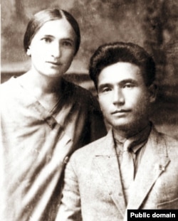 Төрөкул менен Нагима Айтматовдор.