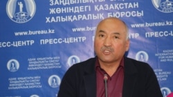 Профсоюзный лидер Ерлан Балтабай на пресс-конференции в Алматы. 3 октября 2019 года.