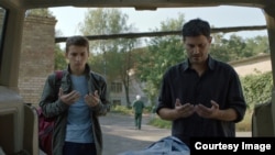 "Өйгә" фильмыннан бер кадр