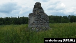 Помнік з кайзэраўскай каскай у Асанах