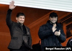 რამზან კადიროვი და სულეიმან ქერიმოვი გროზნოში გამართულ საფეხბურთო მატჩზე. 2011წ.