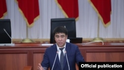 Жанар Акаев.