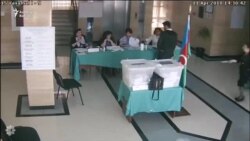 Yasamalda seçici qutuya iki bülleten atır