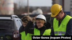 Primarul Gabriela Firea, într-o vizită pe un șantier al Companiei Municipale Imobiliare, aflată în subordinea Primăriei Capitalei.