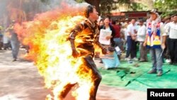 Самосожжение превратилось в основную форму протеста против политики Китая в Тибете 