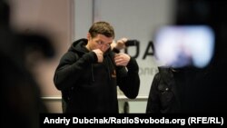 На кону будуть чемпіонські титули в суперважкій вазі за версіями WBA, IBF і WBO