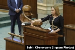 Nadia Cosmina Cerva depune jurământul, în Parlament - București, 21 decembrie 2024.