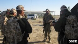 Туркменские пограничники во время учений, организованных ОБСЕ, поселок Имамназар на туркмено-афганской границе (архивное фото)