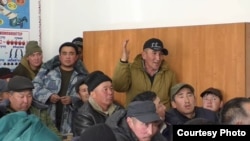 Жолугушуунун катышуучулары. Анара Ажыбековадан алынган сүрөт. 