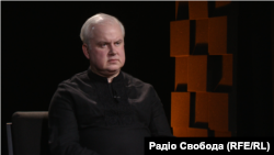 Данило Лубківський, дипломат, директор Київського безпекового форуму під час інтерв'ю у студії Радіо Свобода. Київ, грудень 2025 року