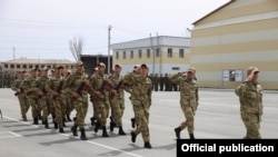 სამხრეთ ოსეთის დე ფაქტო რესპუბლიკის სამხედრო მომსამსახურეები ცხინვალში. 2022 წლის 18 აპრილი