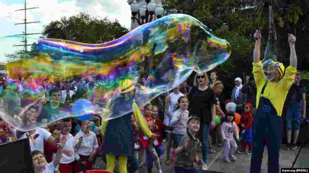 Ondan ğayrı - sabun üfürikleri şousı ve animatorlar