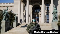 Beograd: Maske na licima, vojska na ulicama