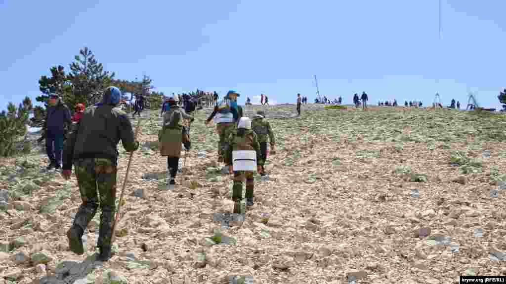 Yolnıñ soñki qısmında taşlı captan keçmek kerek, umumen köterilmek içün 15-20 daqqa kerek