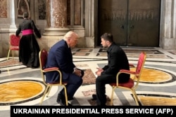 Зустріч Дональда Трампа і Володимира Зеленського в Римі в день поховання папи Франциска 26 квітня 2025 року. Одразу після цієї зустрічі Трамп припустив в соцмережі, що може «Путін його обманює і насправді не хоче миру?»