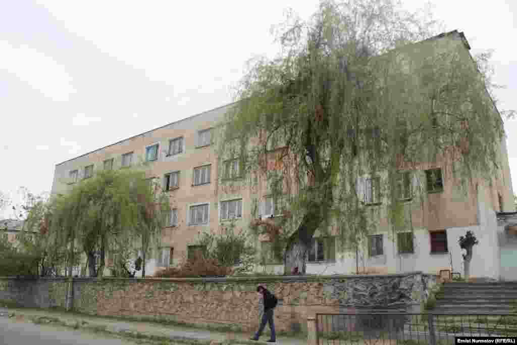 Кыргызстан получает от Узбекистана чуть меньше миллиарда кубометров газа в год.